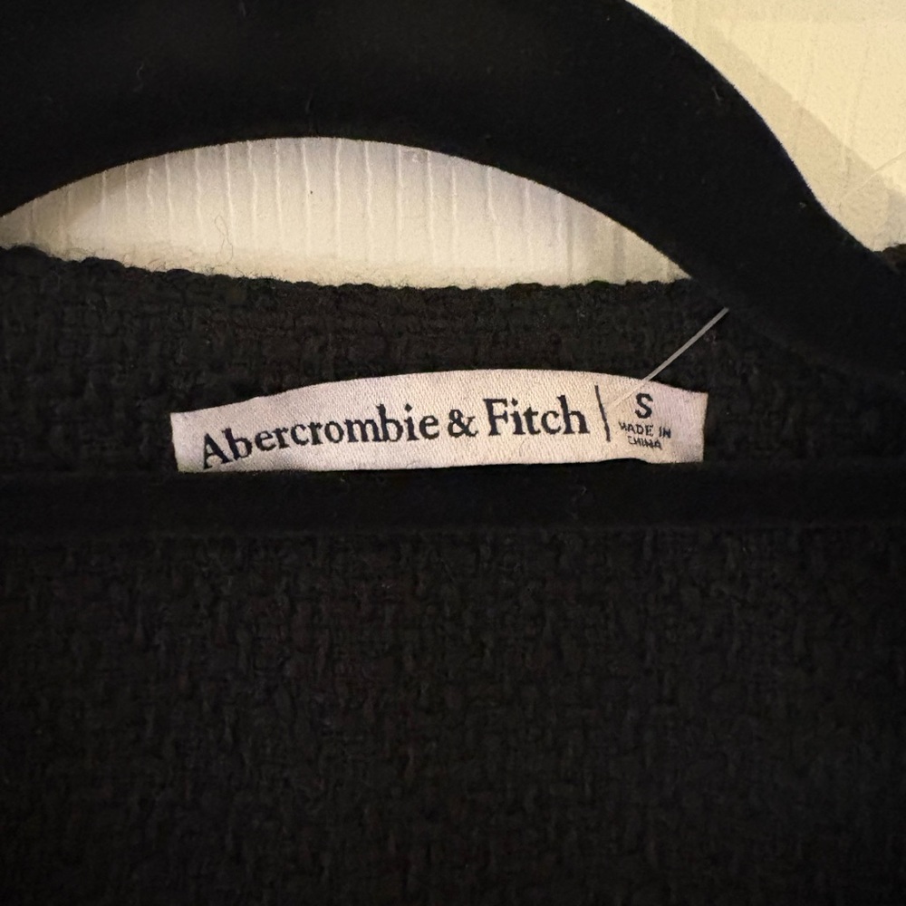 Abercrombie & Fitch Black Textured Sleeveless Vest - Picture 2 of 3